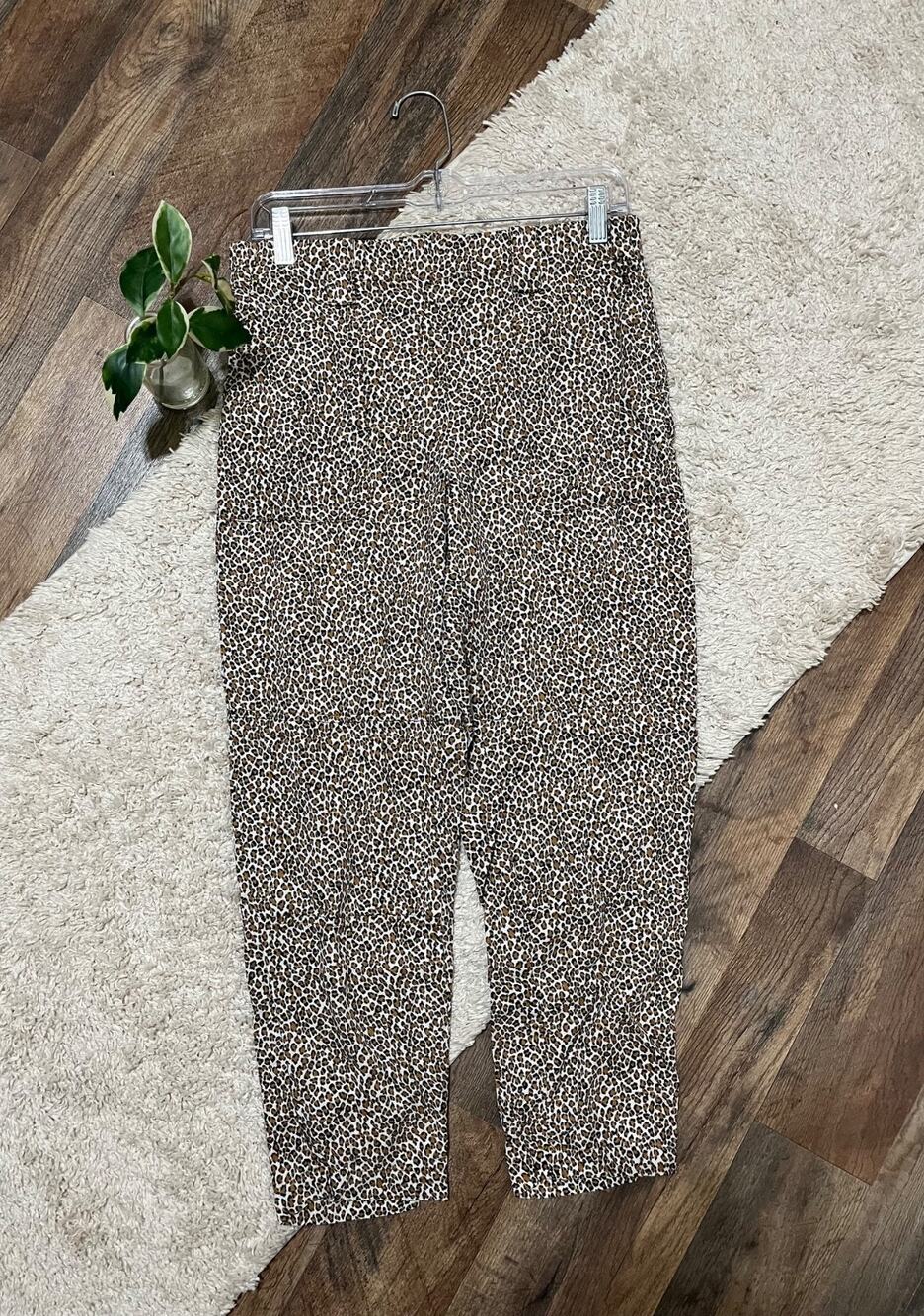 Banana Republic Size Small Leopard Print Mid-Rise Tapered Leg 100% Lyocell Pants